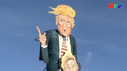 Làm hình nộm Trump và Clinton cho lễ hội Bonfire